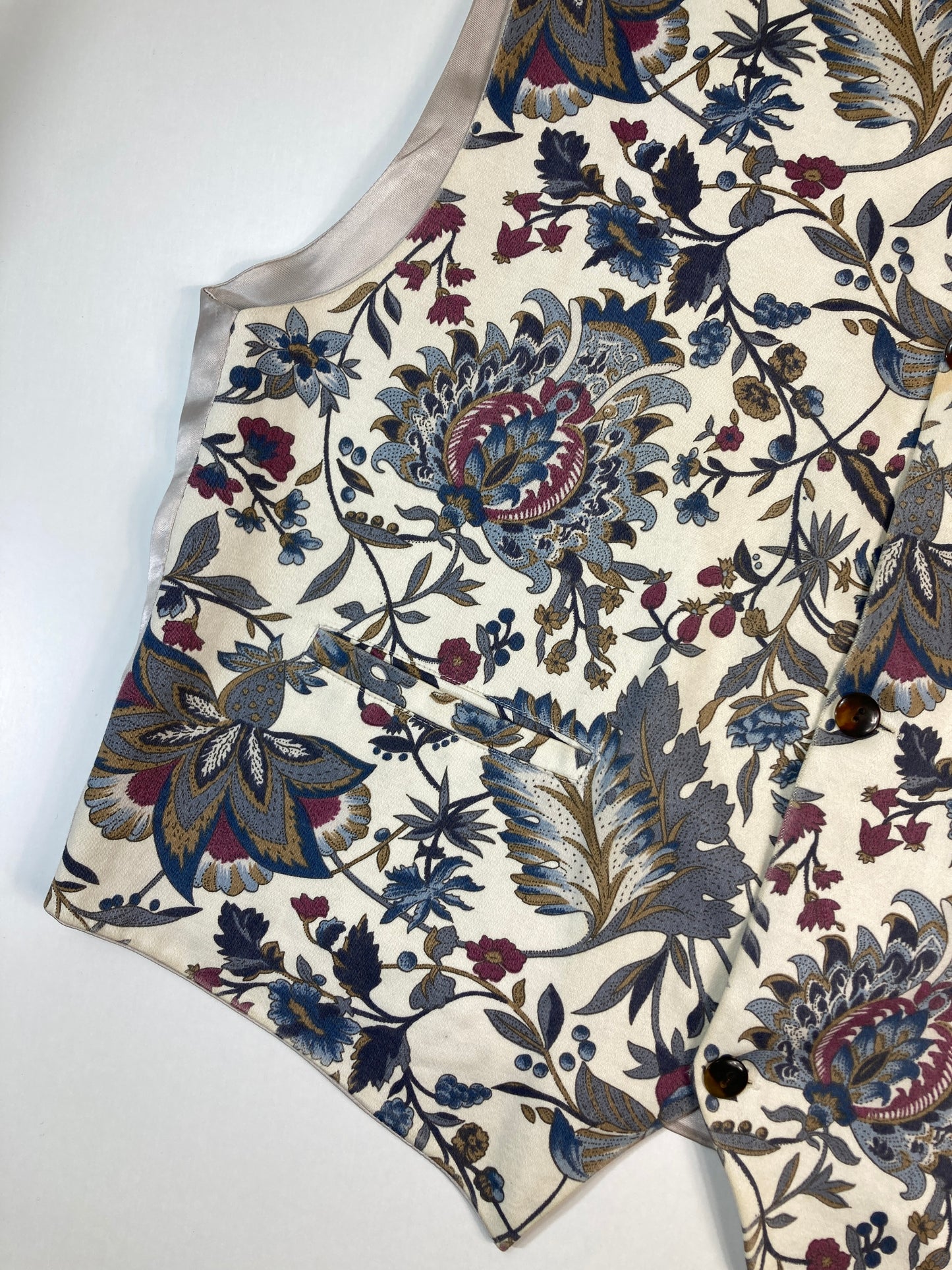 VINTAGE ORNAMENTAL FLORAL VEST