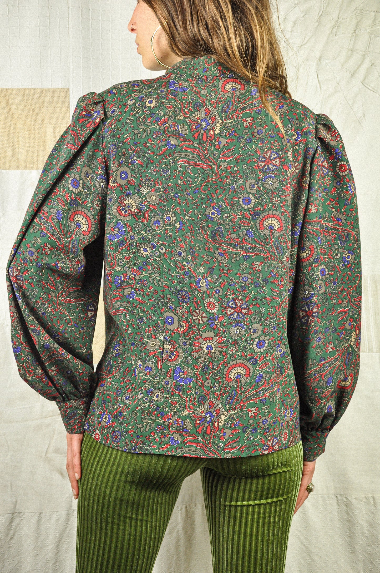 VINTAGE PSYCHEDELIC FLORAL BLOUSE